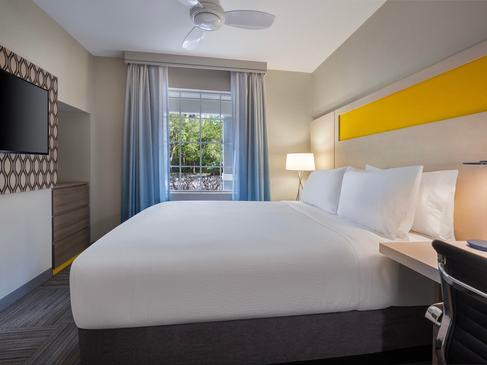 Two BR Queen Suite Queen Bedroom